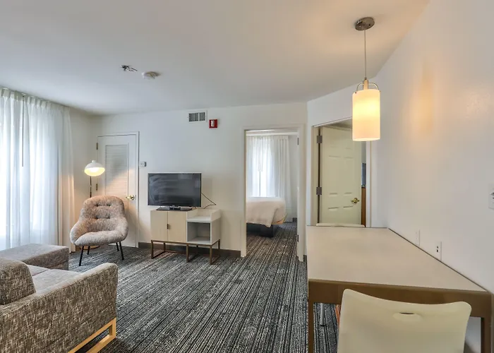 Mainstay Hotel 4*