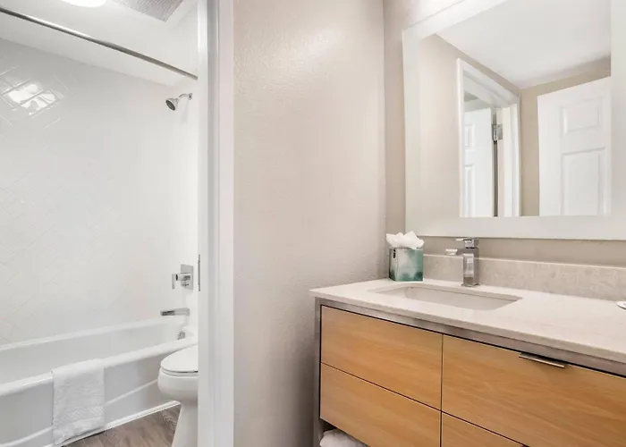 Hotel Mainstay 4*